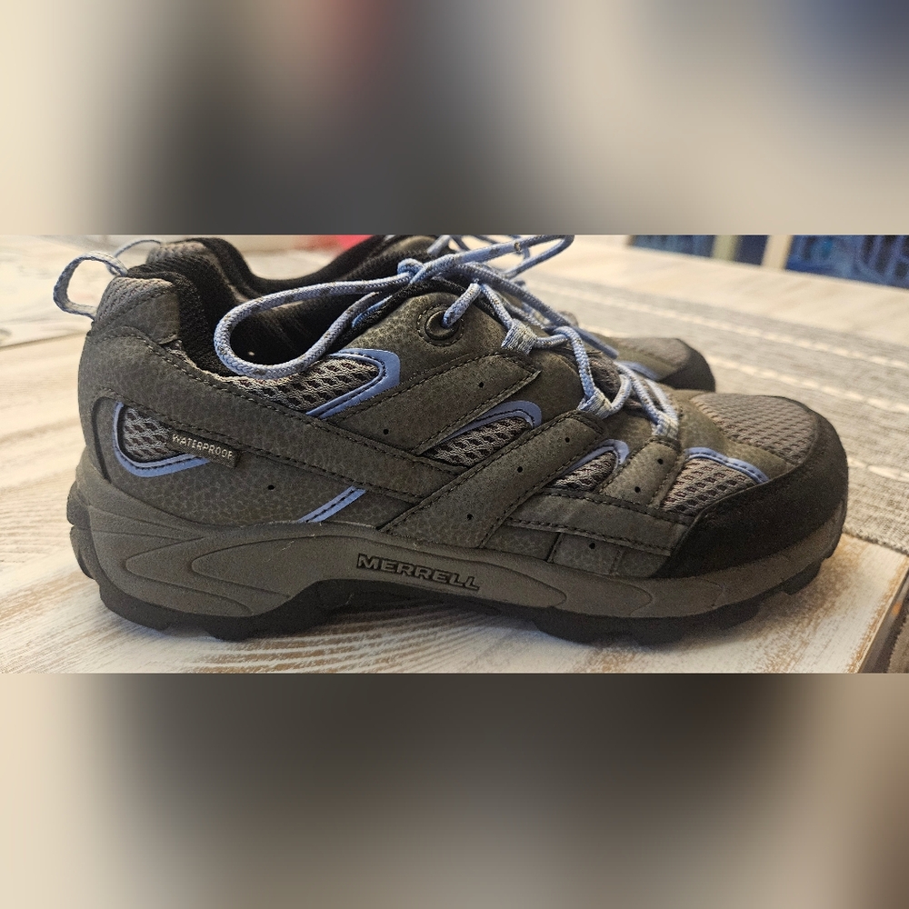 Merrell Women's size 6